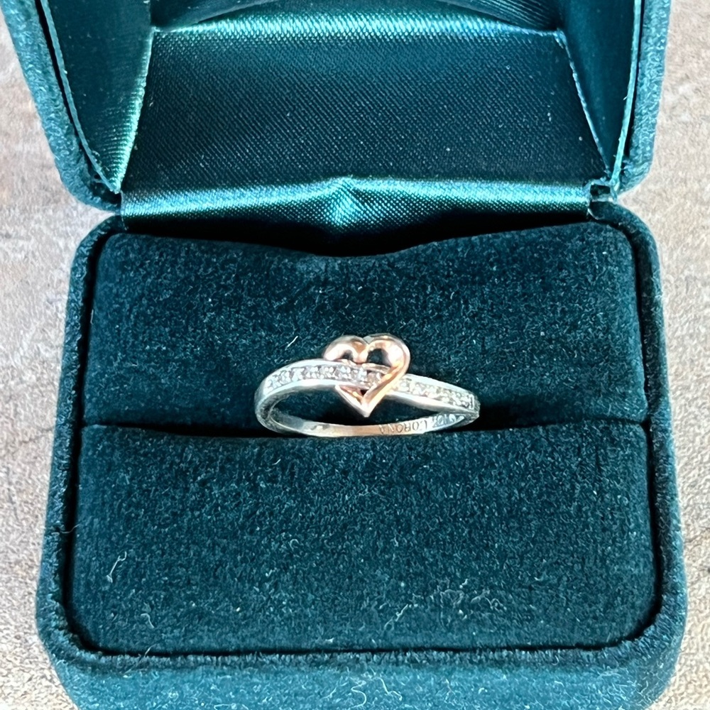 White 10k gold mini diamond ring with gold coloured heart